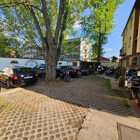 Hotel Adler Ceske Budejovice Exterior foto