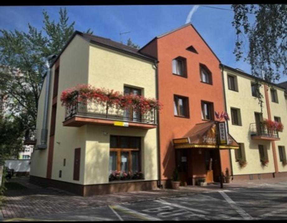 Hotel Adler Ceske Budejovice Exterior foto