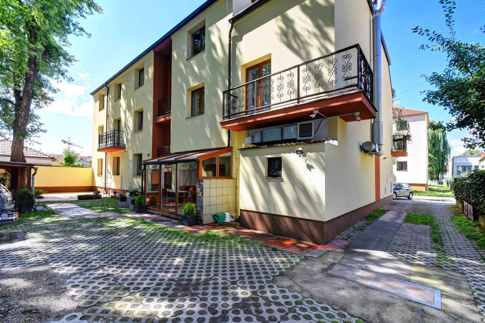 Hotel Adler Ceske Budejovice Exterior foto