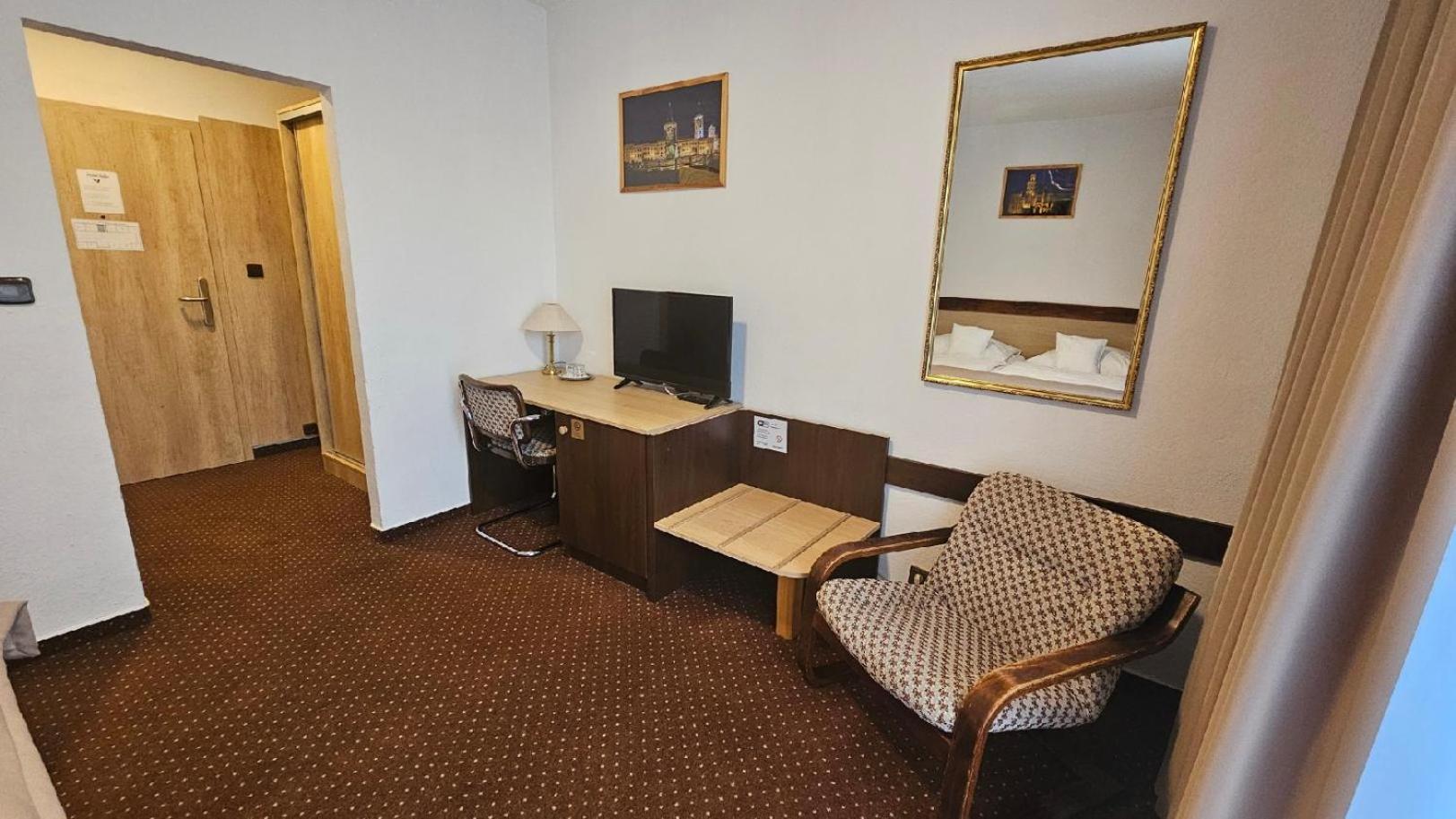 Hotel Adler Ceske Budejovice Exterior foto