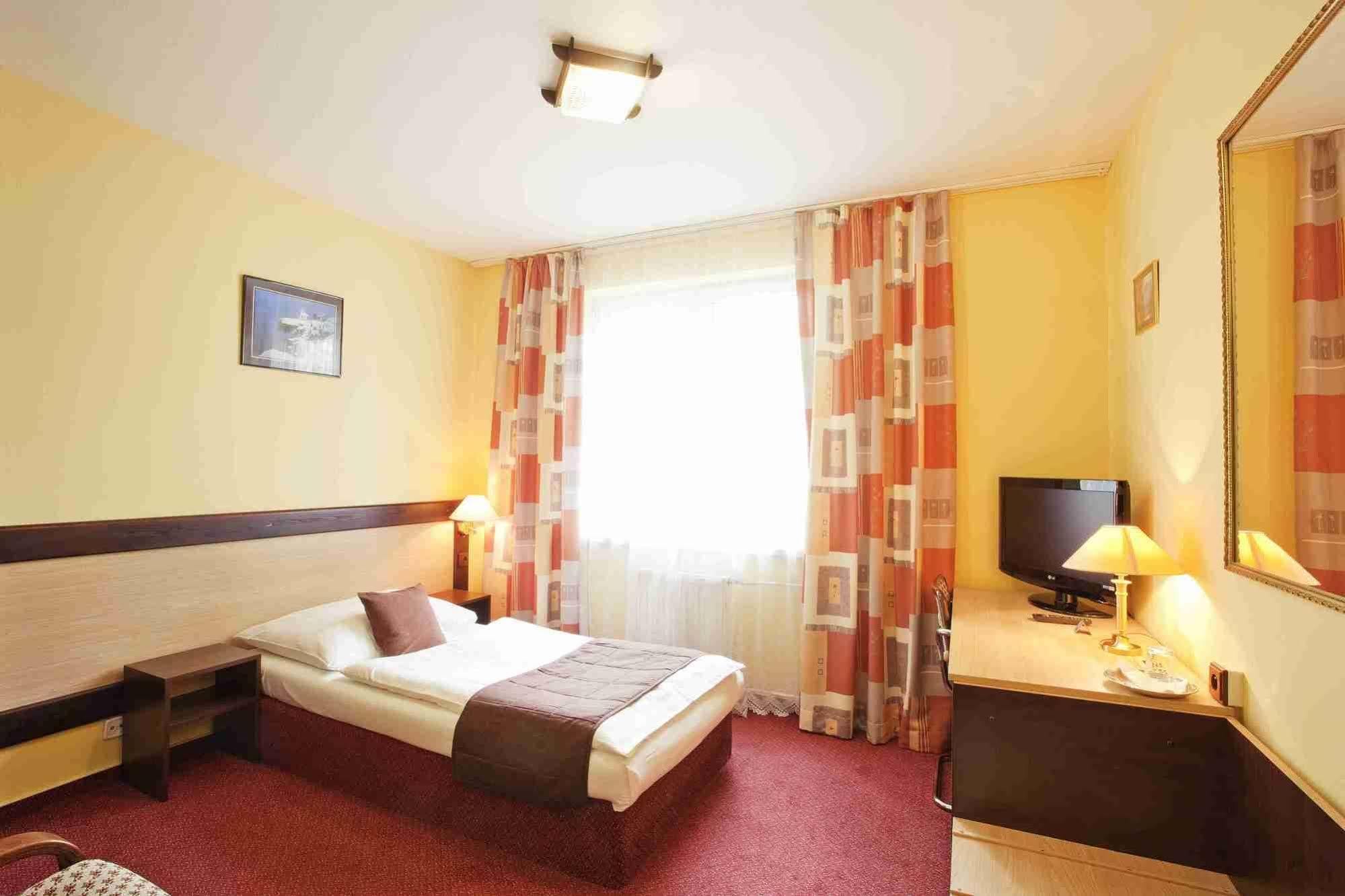 Hotel Adler Ceske Budejovice Exterior foto