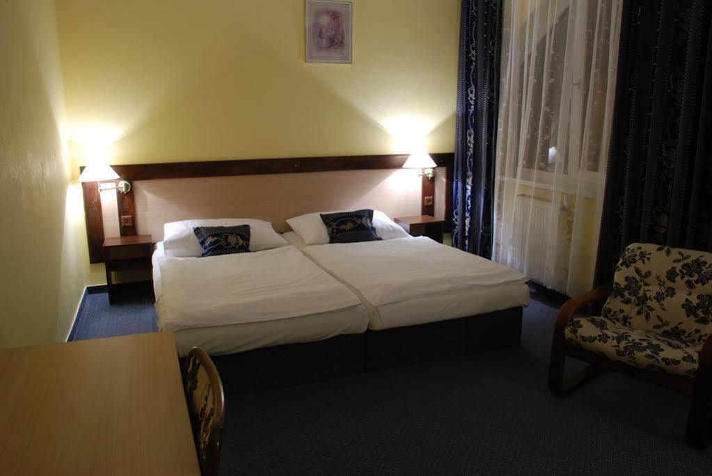 Hotel Adler Ceske Budejovice Exterior foto