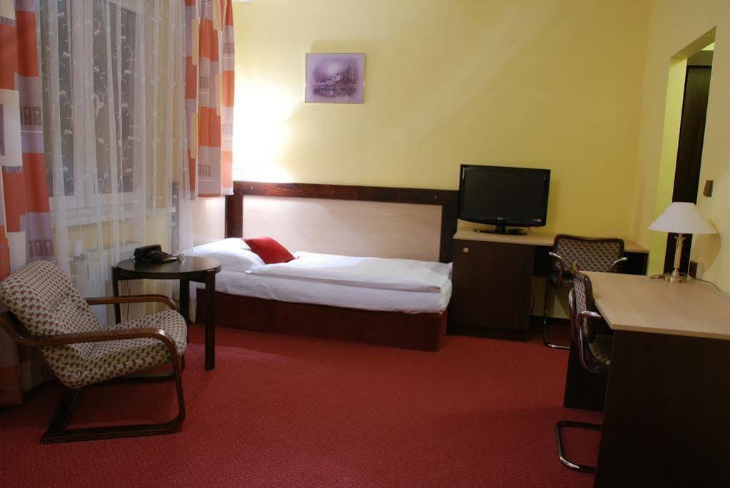 Hotel Adler Ceske Budejovice Exterior foto