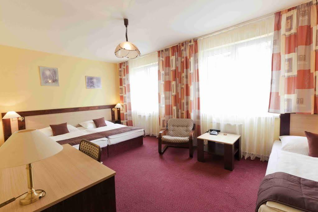 Hotel Adler Ceske Budejovice Exterior foto