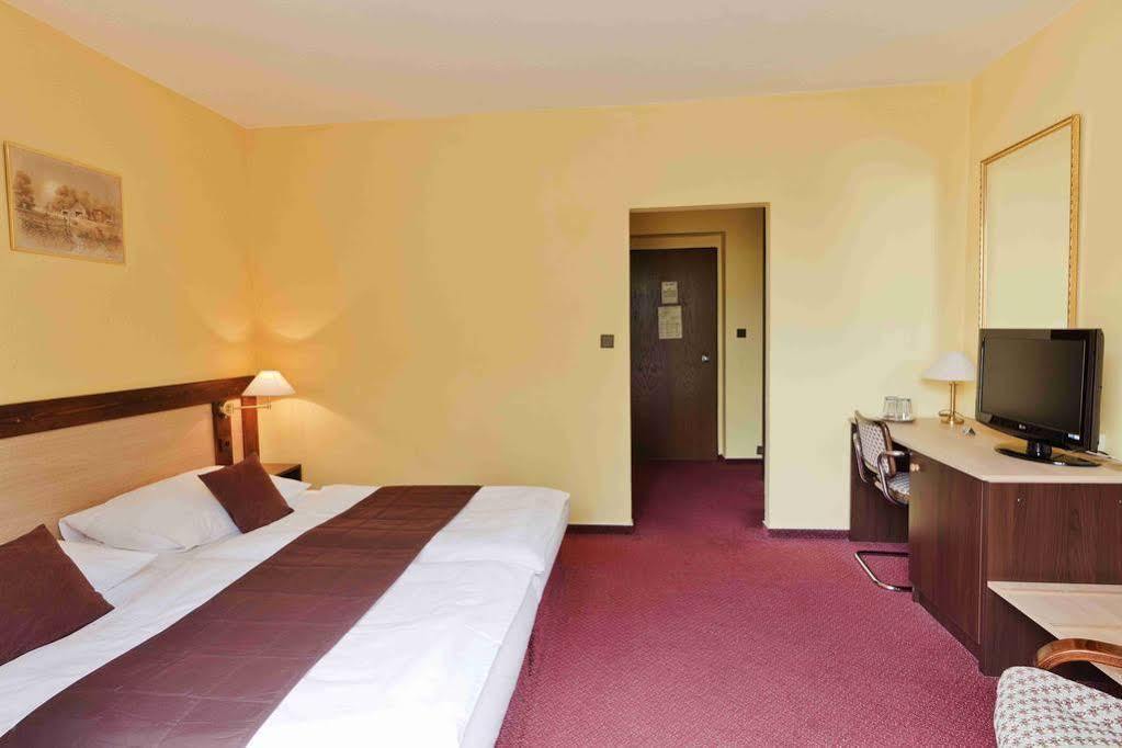 Hotel Adler Ceske Budejovice Exterior foto
