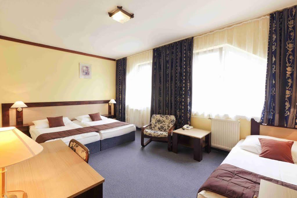 Hotel Adler Ceske Budejovice Exterior foto