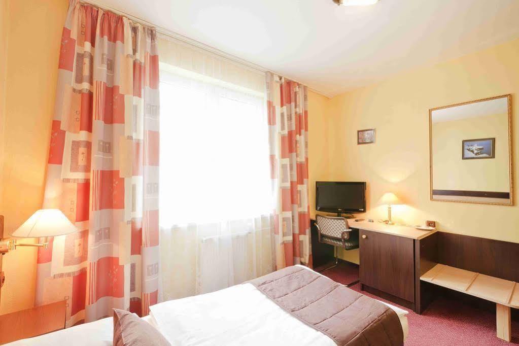 Hotel Adler Ceske Budejovice Exterior foto